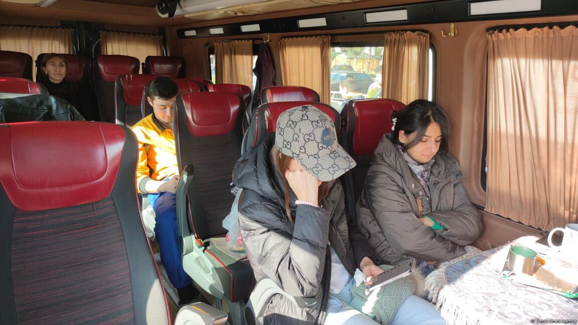 В село Гасанриз направлена новая группа бывших вынужденных переселенцев