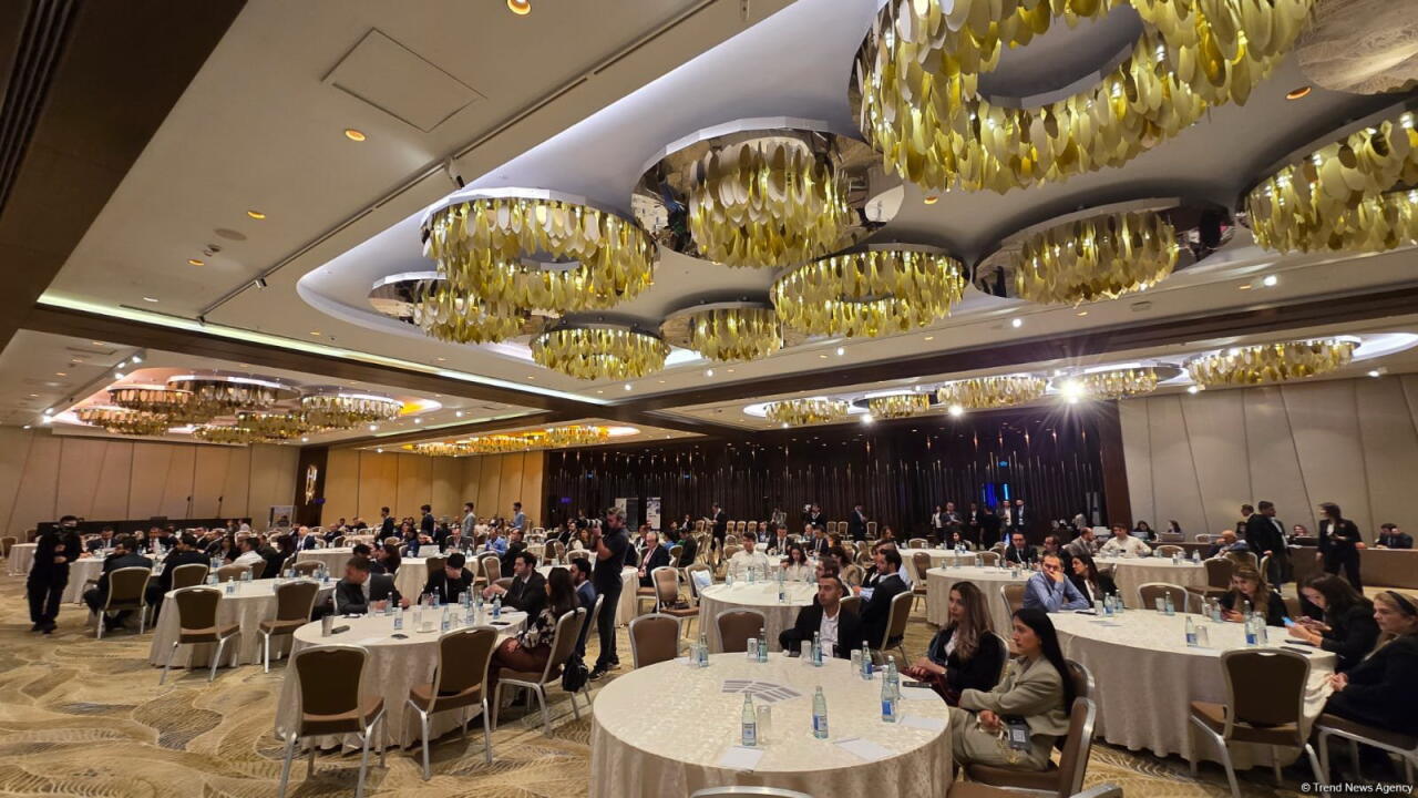 В Баку проходит второй день IX Международного банковского форума