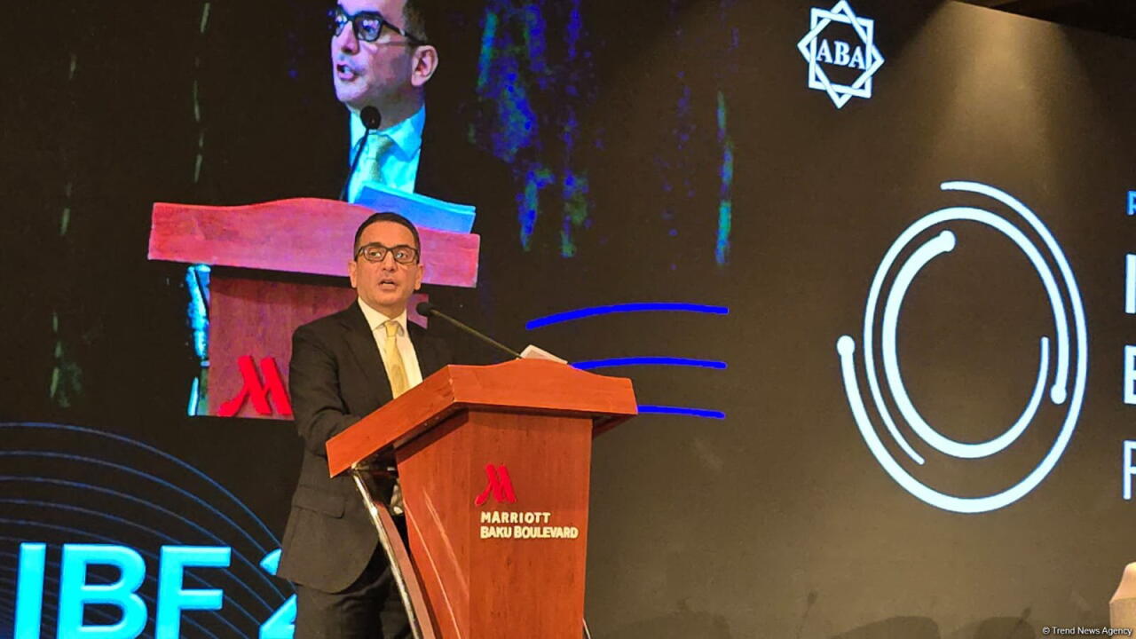 В Баку проходит второй день IX Международного банковского форума