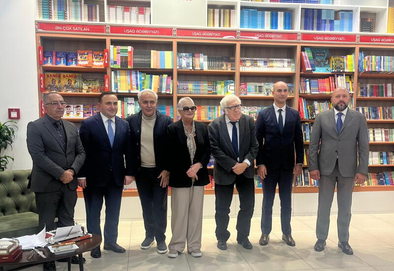 В Баку в рамках фестиваля "Нефтяной бум улыбается всем" представлено произведение "Наша с Тимкой нефть"