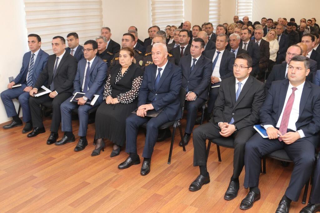 Paytaxtın daha üç rayonunda qarlı havalara  hazırlıqla bağlı müşavirələr keçirildi