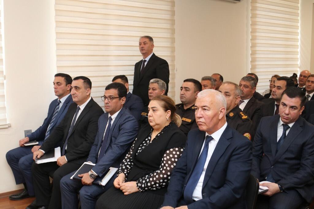 Paytaxtın daha üç rayonunda qarlı havalara  hazırlıqla bağlı müşavirələr keçirildi