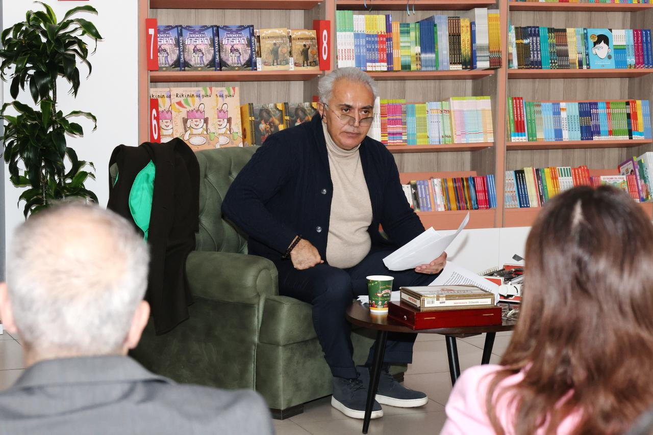 В Баку в рамках фестиваля "Нефтяной бум улыбается всем" представлено произведение "Наша с Тимкой нефть"