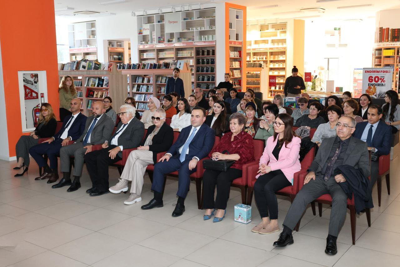 В Баку в рамках фестиваля "Нефтяной бум улыбается всем" представлено произведение "Наша с Тимкой нефть"