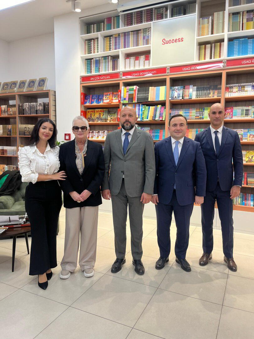 В Баку в рамках фестиваля "Нефтяной бум улыбается всем" представлено произведение "Наша с Тимкой нефть"