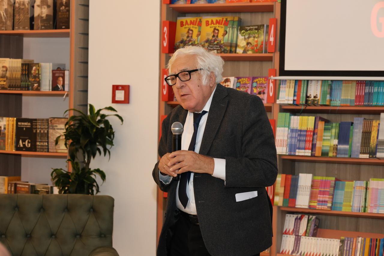 В Баку в рамках фестиваля "Нефтяной бум улыбается всем" представлено произведение "Наша с Тимкой нефть"