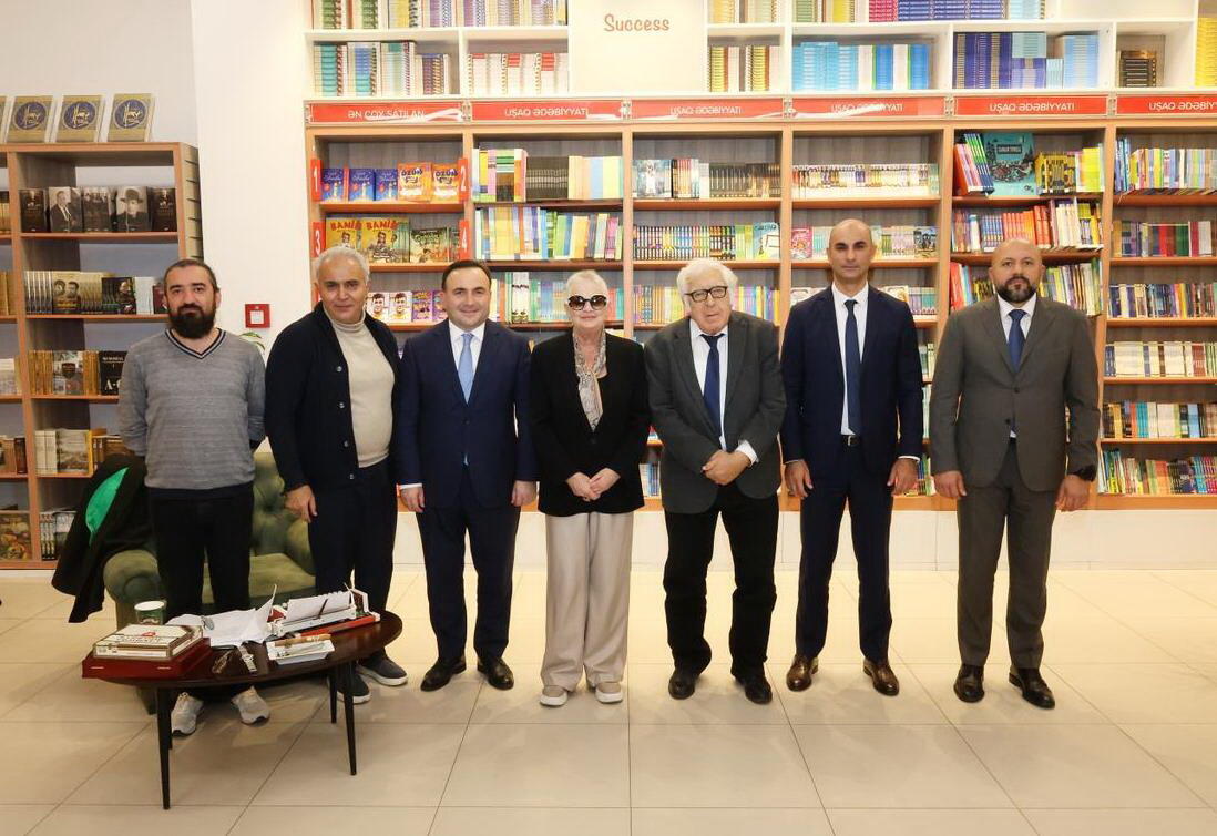 В Баку в рамках фестиваля "Нефтяной бум улыбается всем" представлено произведение "Наша с Тимкой нефть"