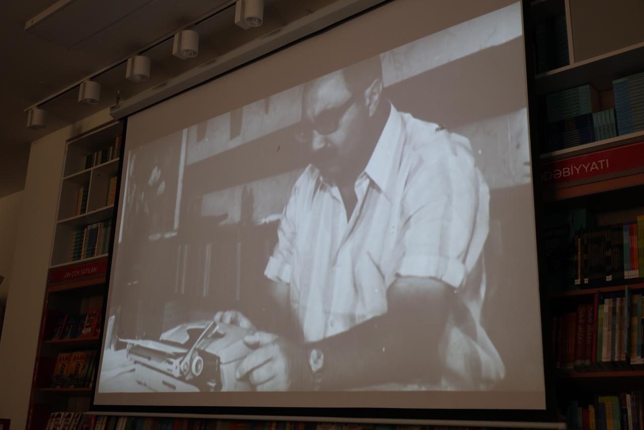 В Баку в рамках фестиваля "Нефтяной бум улыбается всем" представлено произведение "Наша с Тимкой нефть"