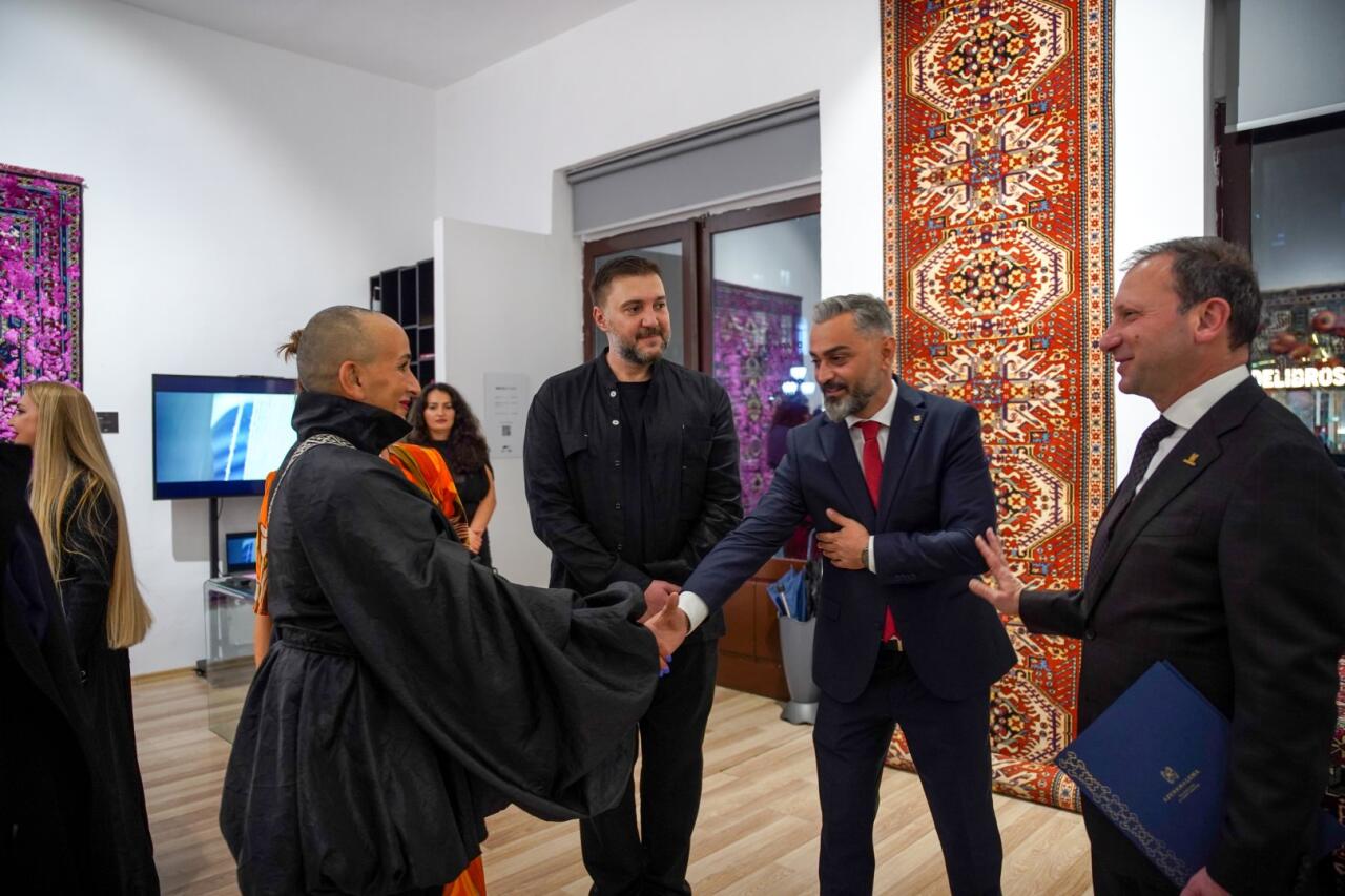 В Тиране состоялось открытие выставки ковров "Азерхалча"