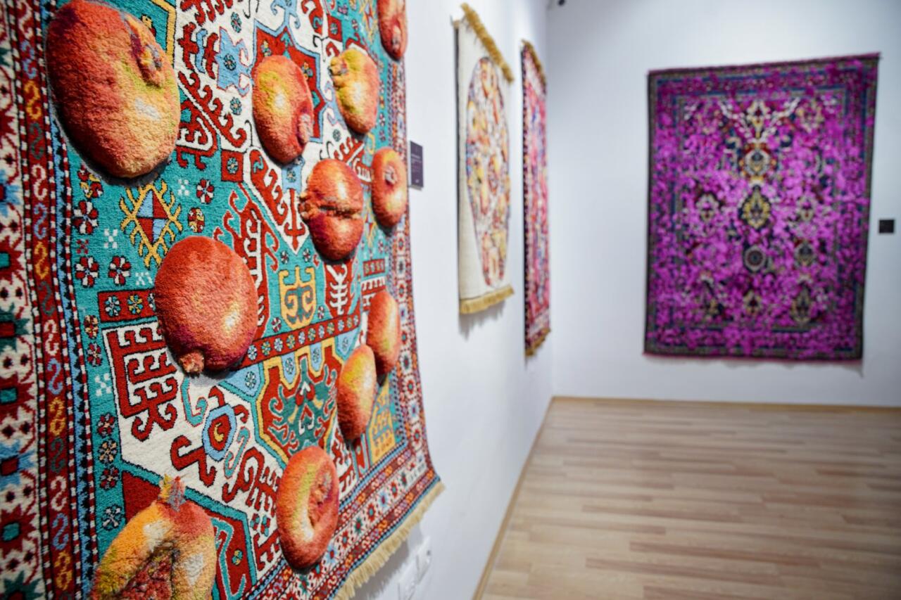 В Тиране состоялось открытие выставки ковров "Азерхалча"