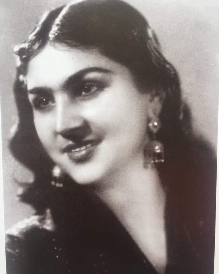 "Белый цветок" Роза Джалилова - выступление перед Сталиным, открытка от Фиделя Кастро, в суровом режиме Саддама Хусейна