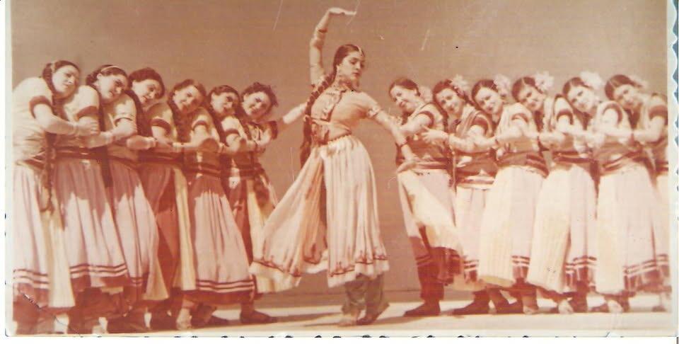 "Белый цветок" Роза Джалилова - выступление перед Сталиным, открытка от Фиделя Кастро, в суровом режиме Саддама Хусейна