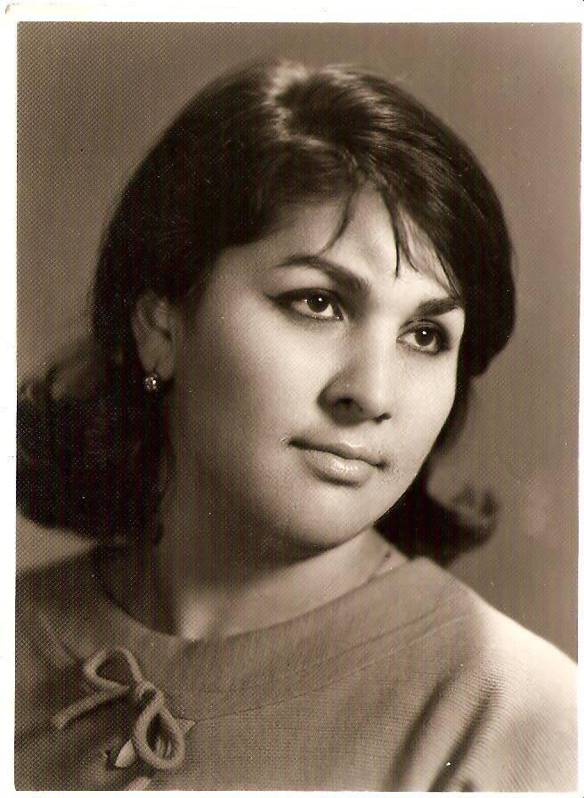 "Белый цветок" Роза Джалилова - выступление перед Сталиным, открытка от Фиделя Кастро, в суровом режиме Саддама Хусейна