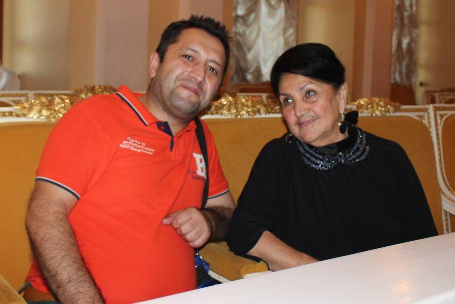 "Белый цветок" Роза Джалилова - выступление перед Сталиным, открытка от Фиделя Кастро, в суровом режиме Саддама Хусейна