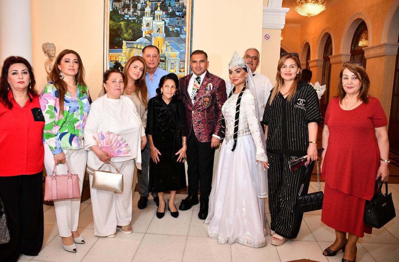 "Белый цветок" Роза Джалилова - выступление перед Сталиным, открытка от Фиделя Кастро, в суровом режиме Саддама Хусейна