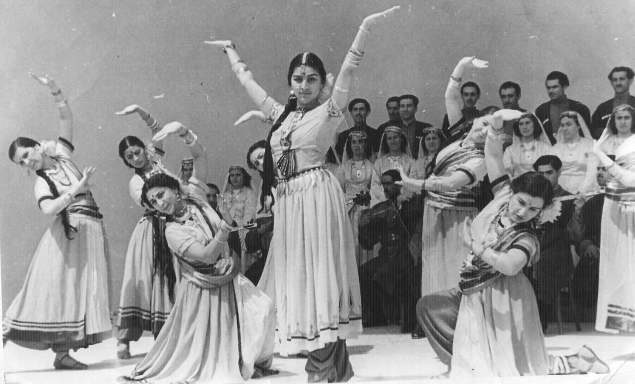 "Белый цветок" Роза Джалилова - выступление перед Сталиным, открытка от Фиделя Кастро, в суровом режиме Саддама Хусейна