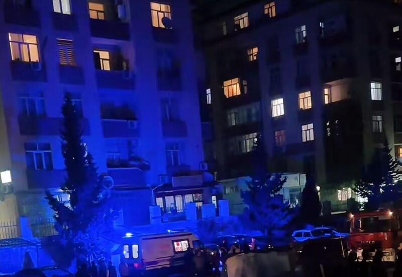 Пожар произошел в молодежном городке в Бинагади