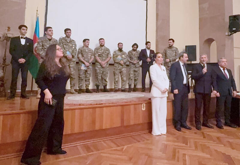 Презентована вторая антология известного послевоенного проекта "İgidlərin Sözü"