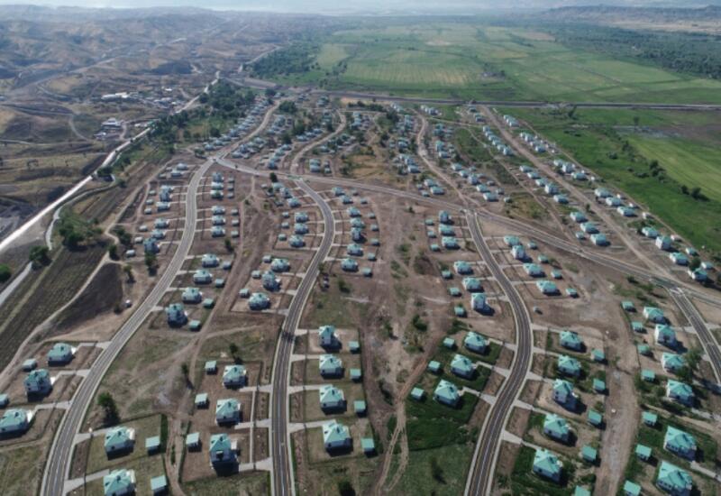 İşğaldan azad olunan ərazilərə köçürülən sakinlərdən neçə şəxsin məşğulluğu təmin edilib?