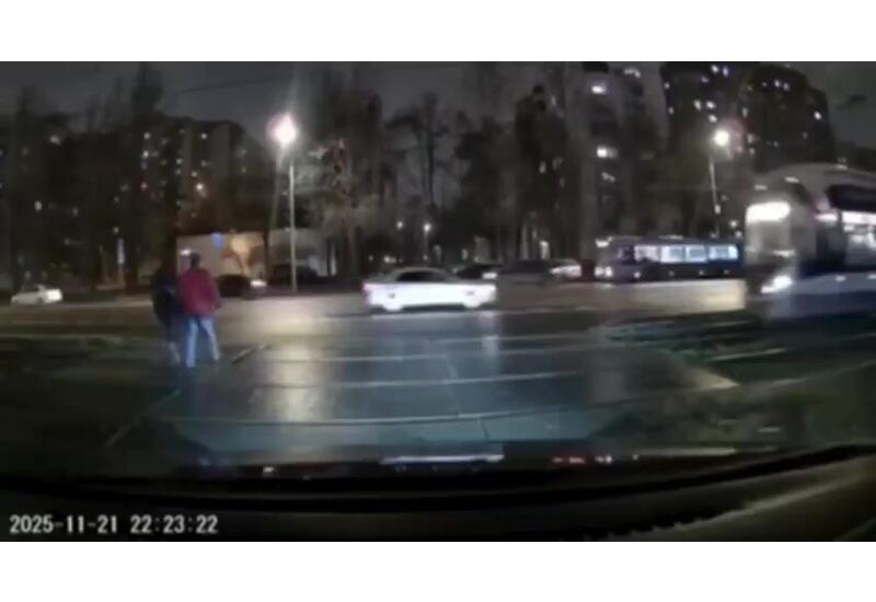 Трамвай сбил двоих пешеходов в Москве