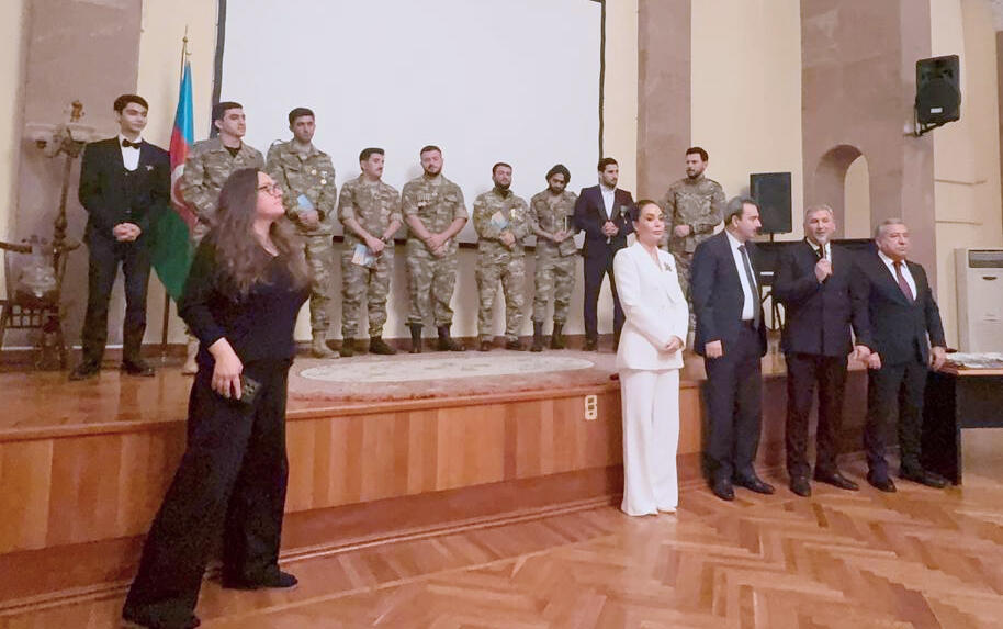 Презентована вторая антология известного послевоенного проекта "İgidlərin Sözü"