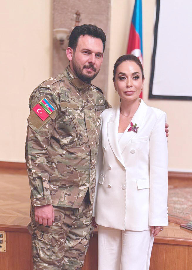 Презентована вторая антология известного послевоенного проекта "İgidlərin Sözü"