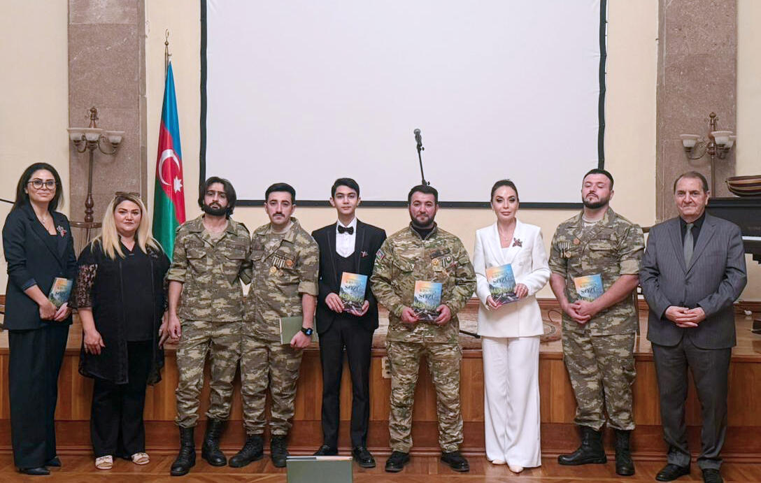 Презентована вторая антология известного послевоенного проекта "İgidlərin Sözü"