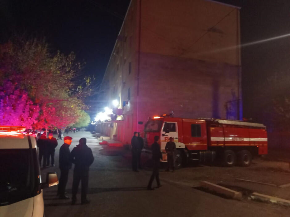 Goranboyda binada mənzilin döşəməsi çöküb, xəsarət alanlar var