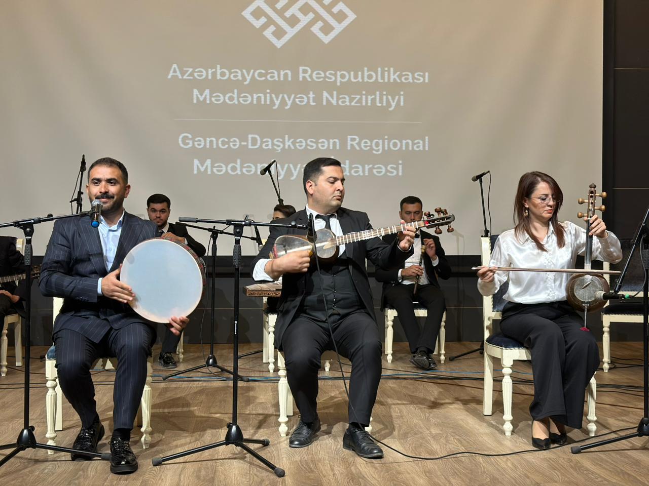 В Гянджинской государственной филармонии прошел вечер "Один день детей победителей в культуре"