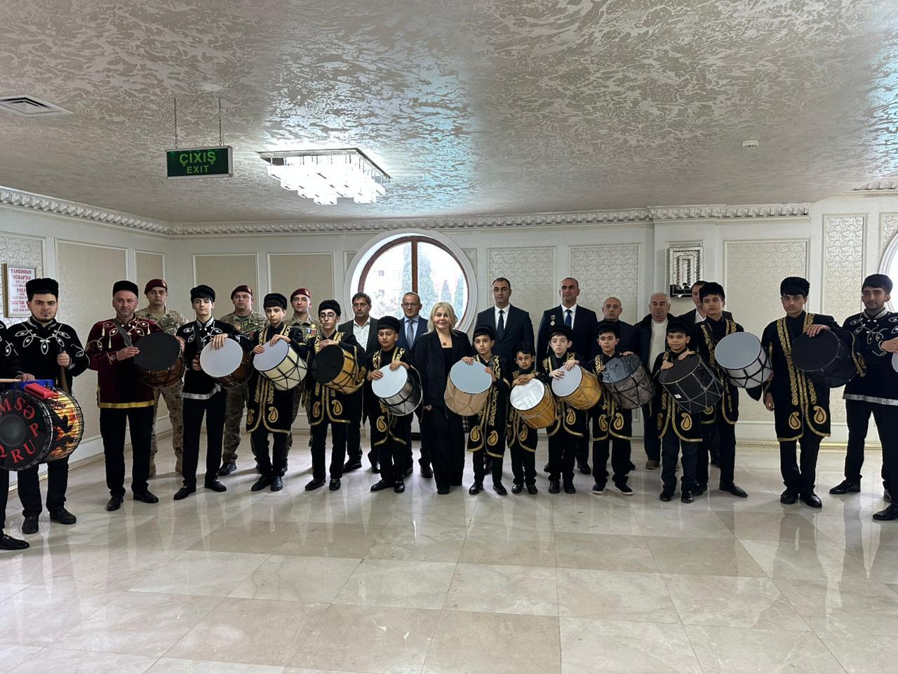 В Гянджинской государственной филармонии прошел вечер "Один день детей победителей в культуре"