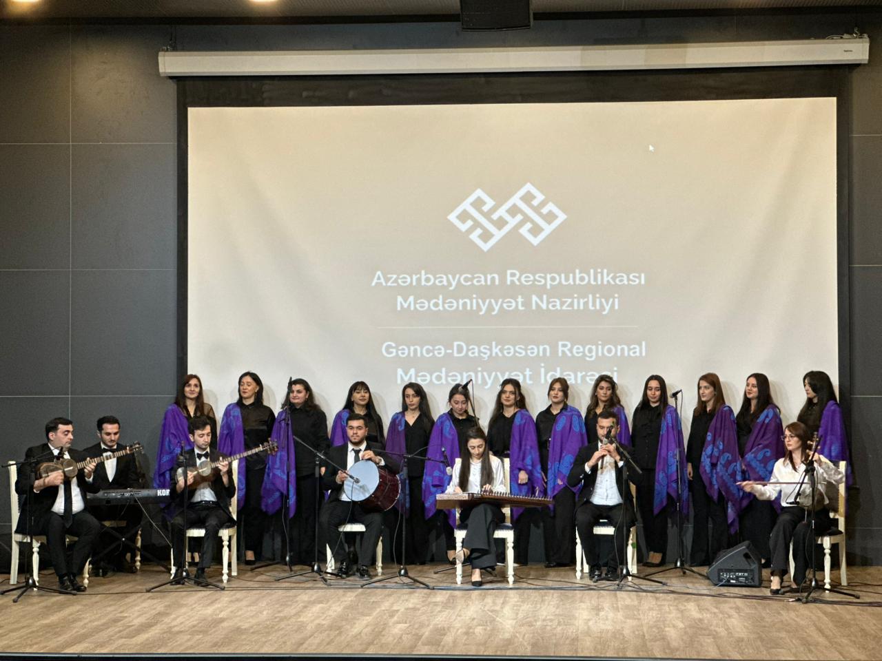 В Гянджинской государственной филармонии прошел вечер "Один день детей победителей в культуре"