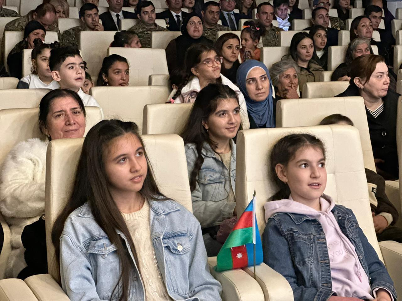 В Гянджинской государственной филармонии прошел вечер "Один день детей победителей в культуре"