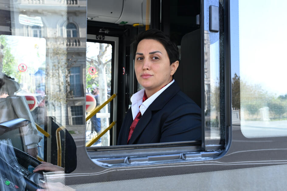 Женщины приступили к работе водителями маршрутных автобусов Баку