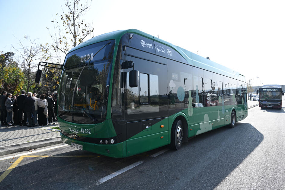 Женщины приступили к работе водителями маршрутных автобусов Баку