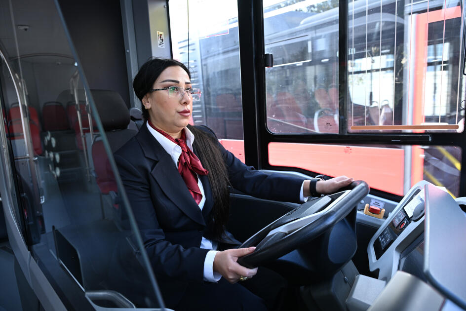 Женщины приступили к работе водителями маршрутных автобусов Баку