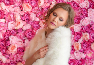 Стилист рассказал, как выбрать меховой шарф