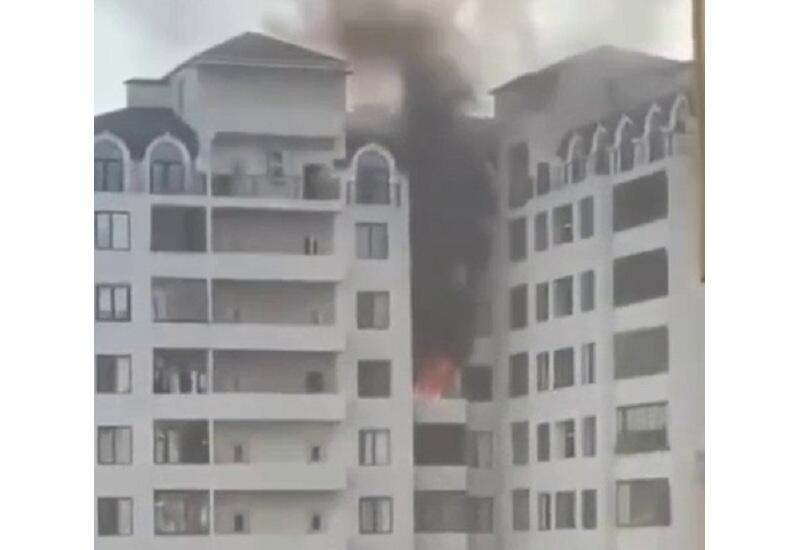 Пожар в многоэтажном здании в Баку
