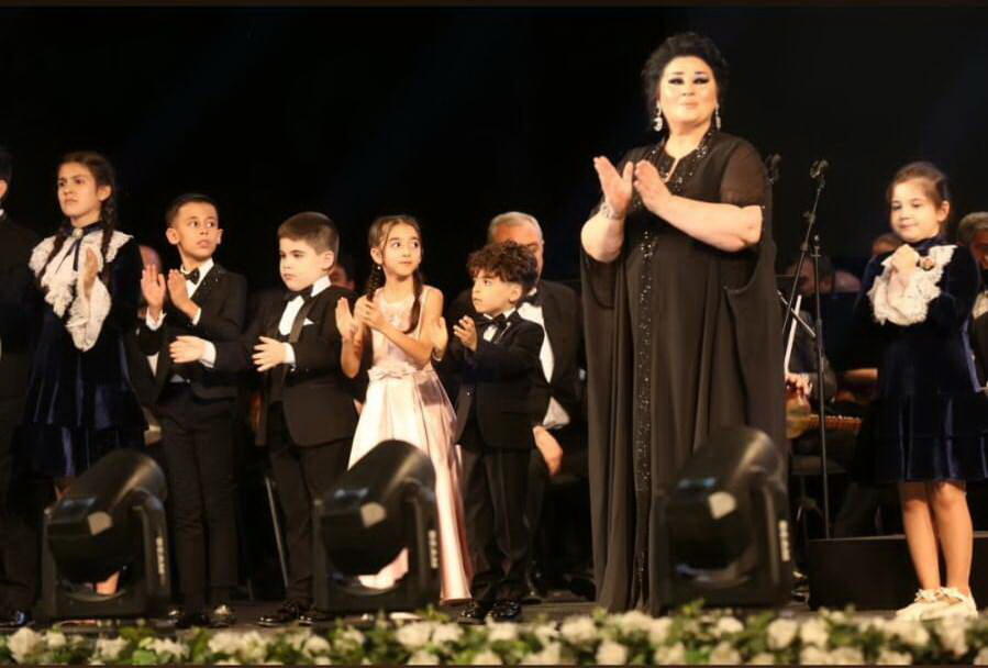 Состоялся грандиозный концерт Академии творчества Айбениз Гашимовой, посвященный 140-летию Узеира Гаджибейли