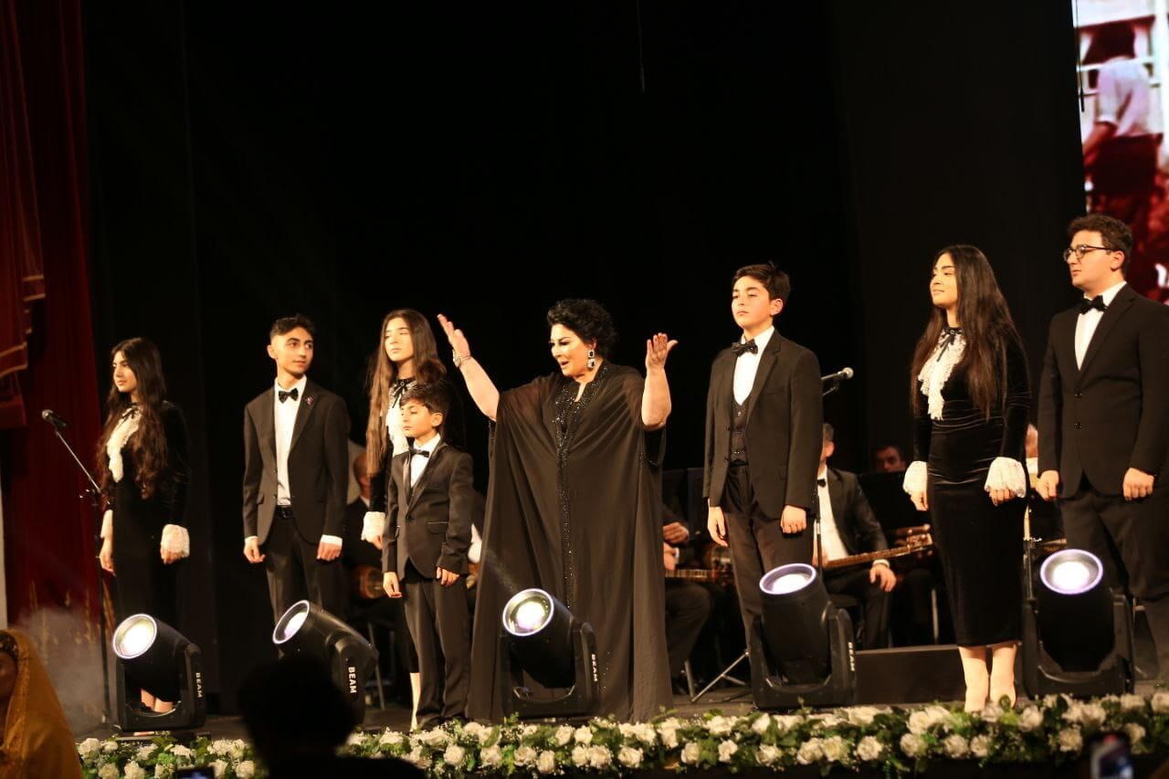 Состоялся грандиозный концерт Академии творчества Айбениз Гашимовой, посвященный 140-летию Узеира Гаджибейли