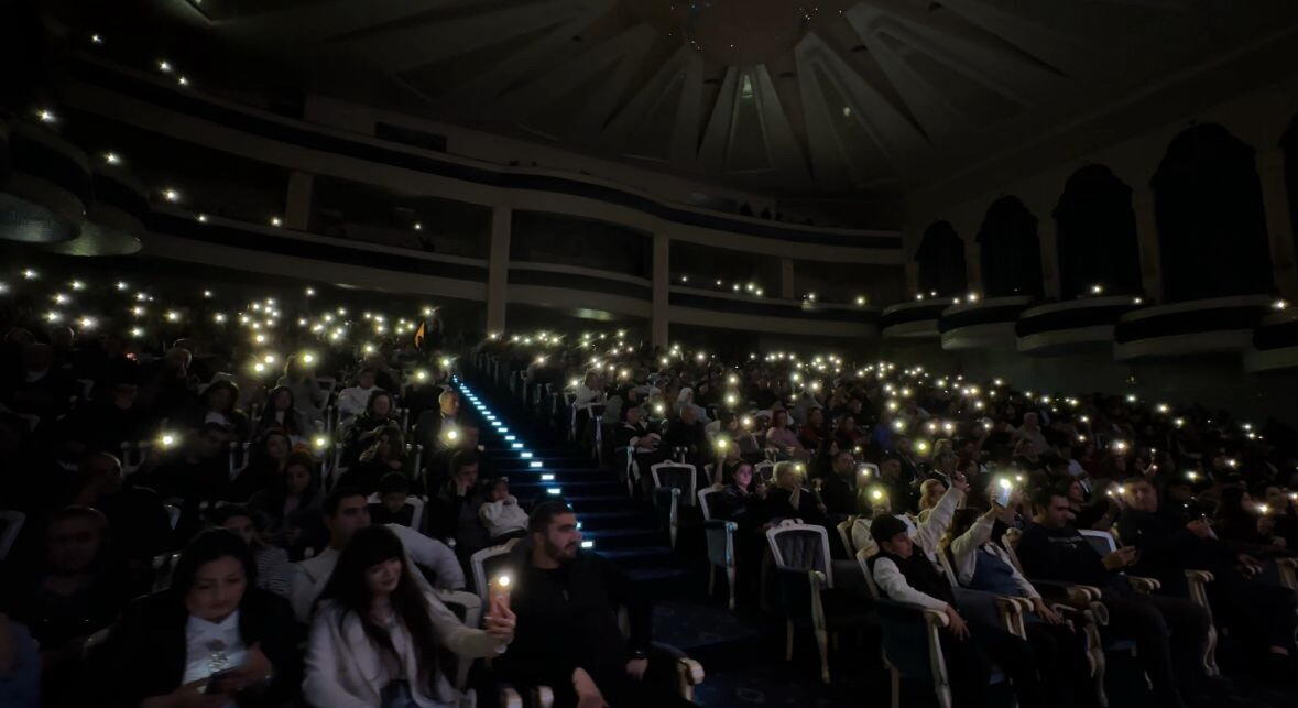 В Гянджинской государственной филармонии состоялась постановка "Ev dar" коллектива "Bu şəhərdə"