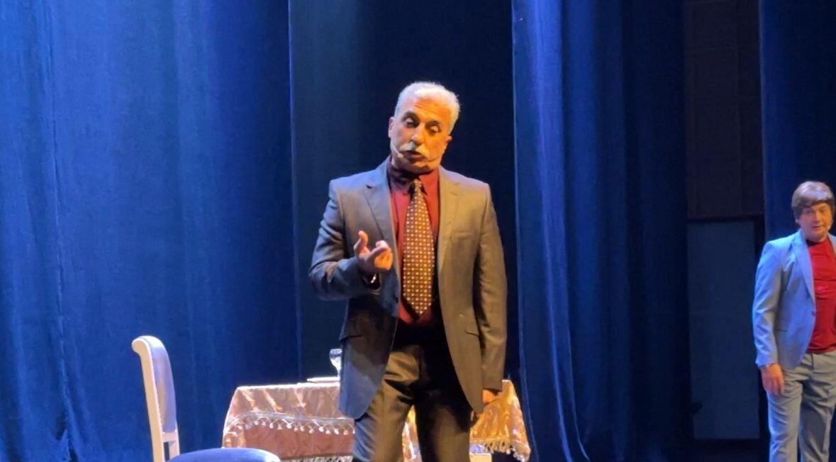 В Гянджинской государственной филармонии состоялась постановка "Ev dar" коллектива "Bu şəhərdə"