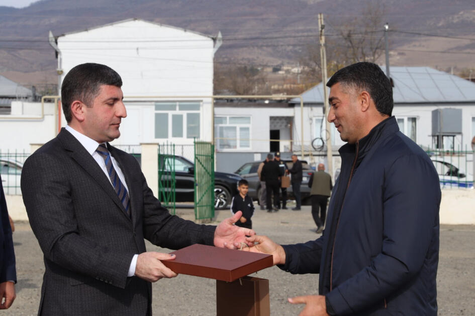 Семьям, прибывшим в села Хайурду и Тезебина Ходжалинского района, вручены ключи от домов