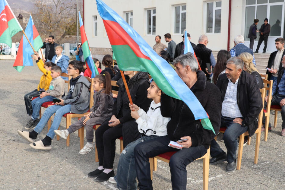 Семьям, прибывшим в села Хайурду и Тезебина Ходжалинского района, вручены ключи от домов
