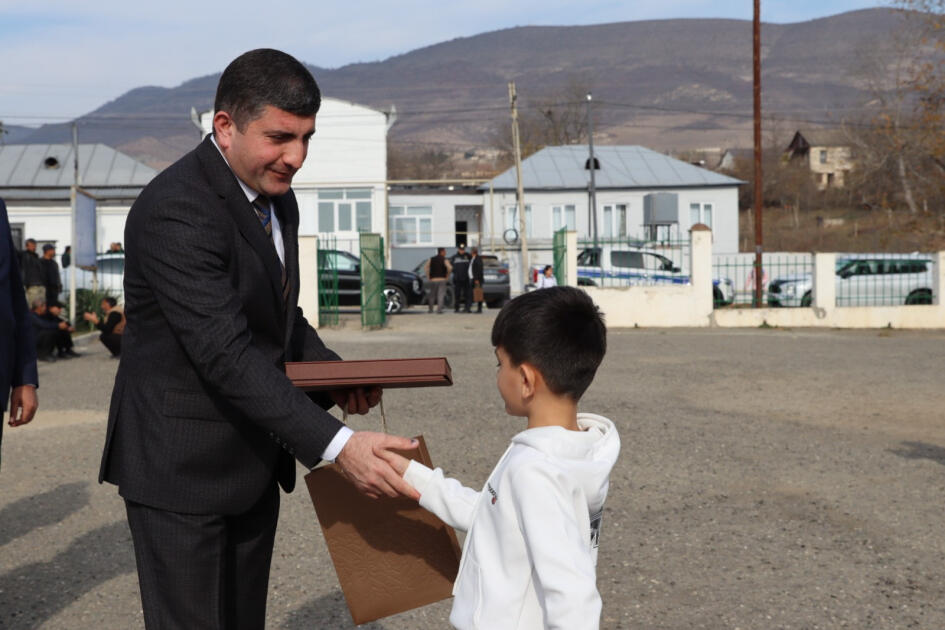 Семьям, прибывшим в села Хайурду и Тезебина Ходжалинского района, вручены ключи от домов