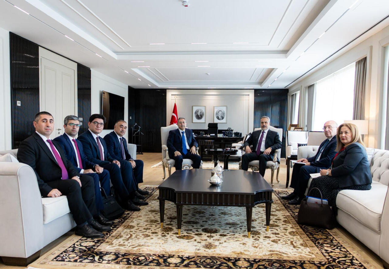 Хакан Фидан и Халаф Халафов обсудили региональные вопросы