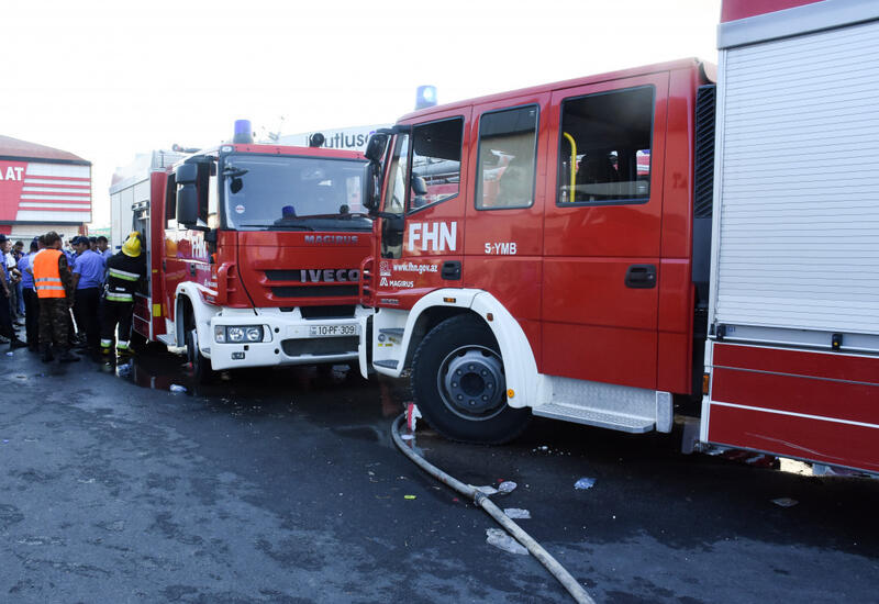 Пожар в жилом доме в Баку,