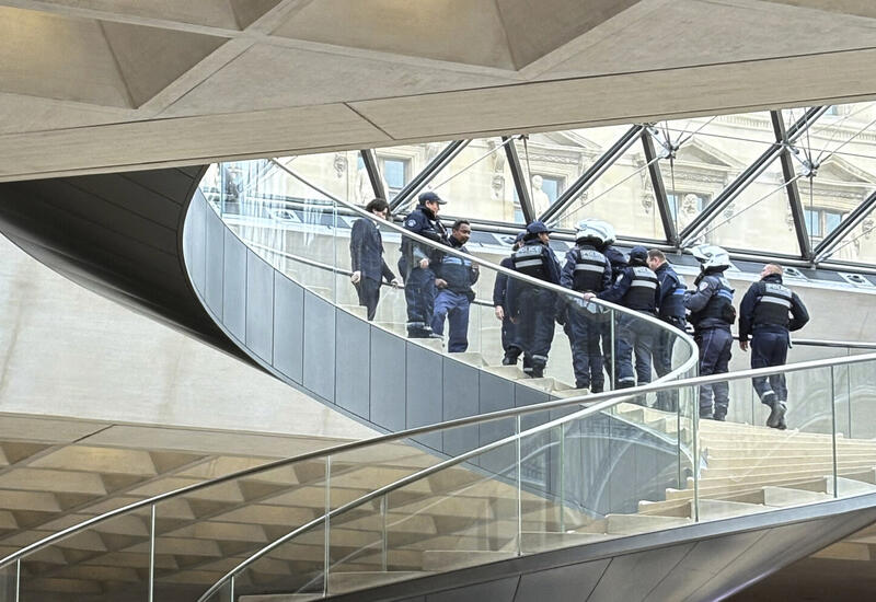 Под Парижем задержали четвертого подозреваемого в ограблении Лувра