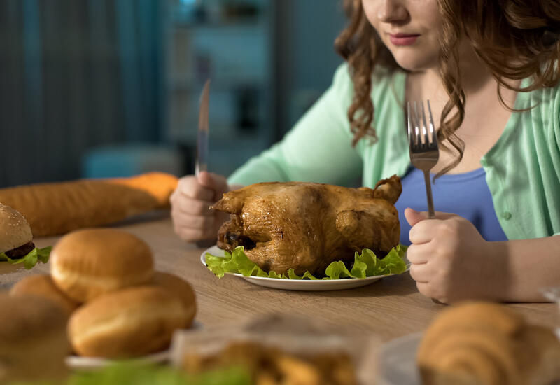 Названы продукты, провоцирующие переедание