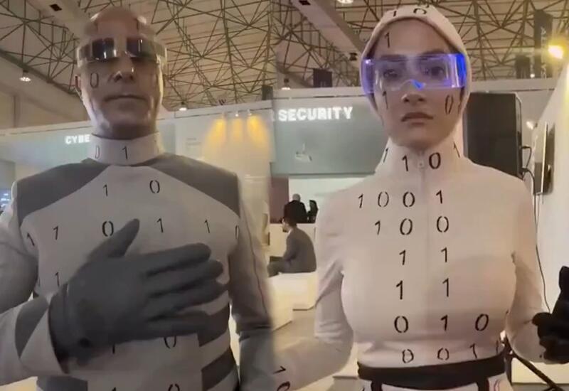 İranda sərgidə nümayiş etdirilən robotlar insan imiş