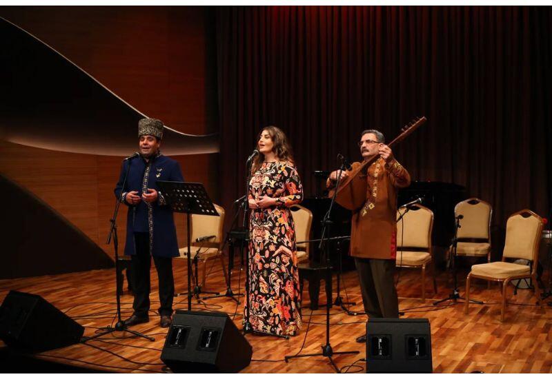 В Баку прошел концерт мастеров тюркского мира, посвященный 150-летию Калвалы Али Деде